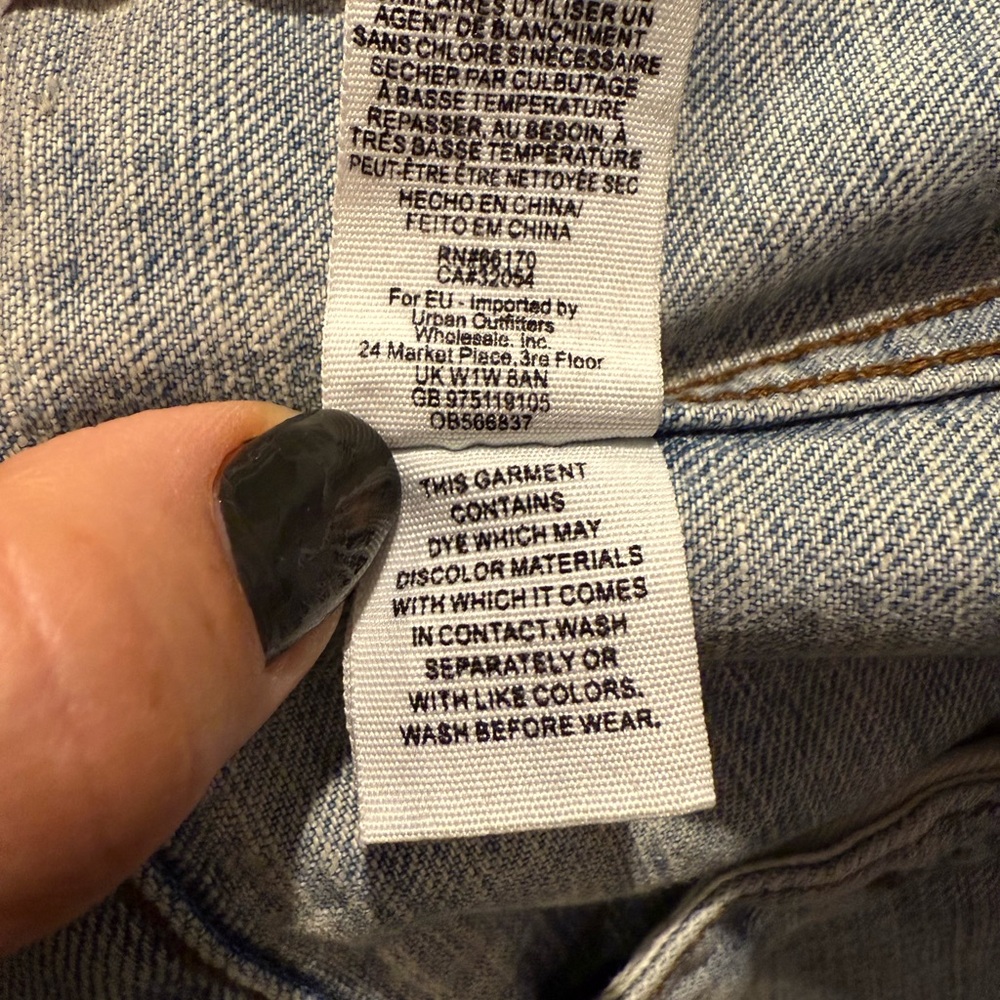 Free People distressed denim jean trucker jacket oversized XS/S NWOT - Picture 8 of 8